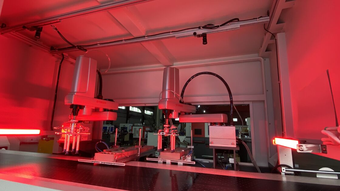 دستگاه ساخت جعبه مقوایی سخت با تغذیه دوگانه و شکل‌دهی دوگانه، سرعت بالا، دقت بالا، کنترل سروو کامل