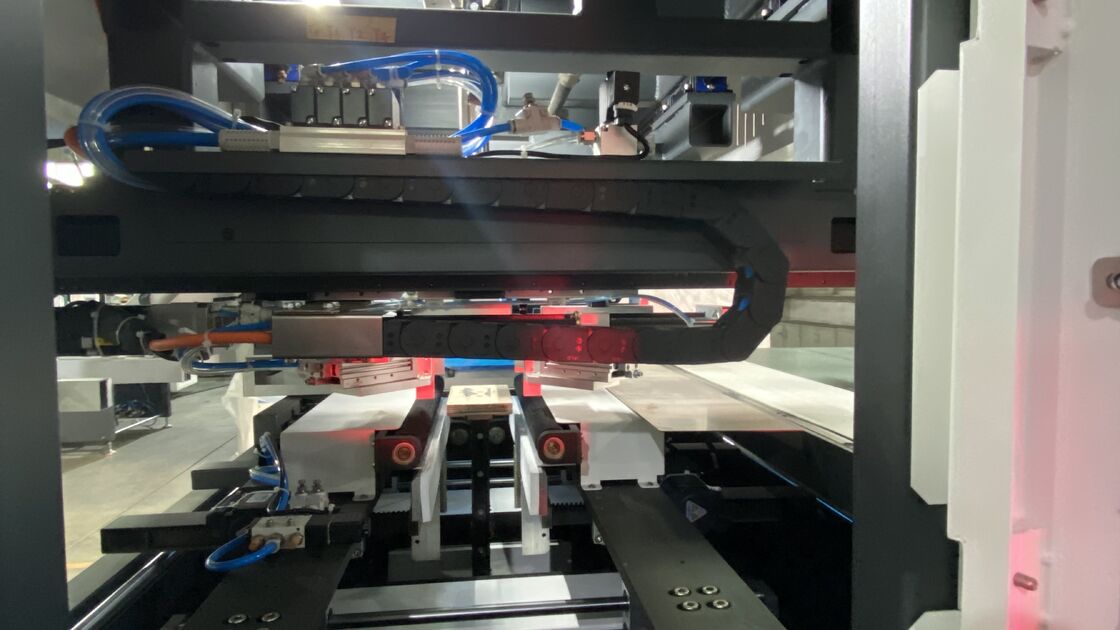 دستگاه ساخت جعبه مقوایی سخت با تغذیه دوگانه و شکل‌دهی دوگانه، سرعت بالا، دقت بالا، کنترل سروو کامل