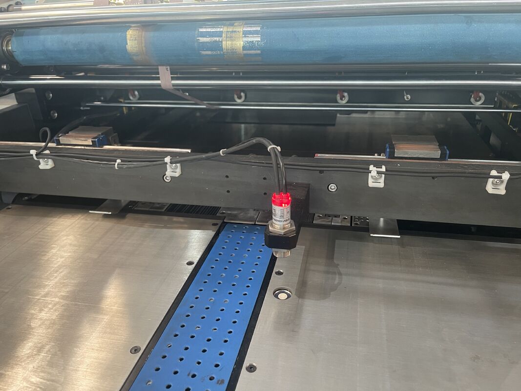 دستگاه 3D Golding اتوماتیک فولی گرم برای پر کردن کاغذ بسته بندی